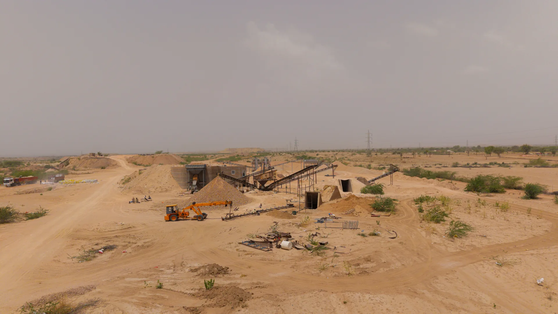 Silica sand beneficiation plant with conveyors and classification equipment